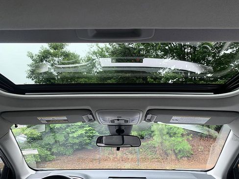 Used 2018 Toyota RAV4 XLE FWD image 19