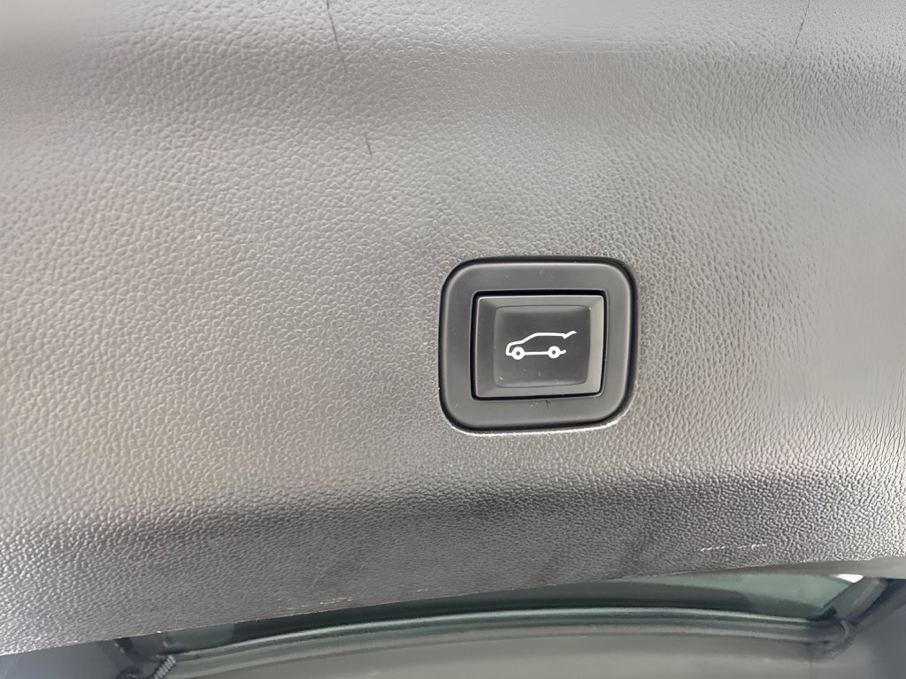 Used 2021 GMC Yukon Denali w/ Denali Ultimate Package AWD/4WD image 32