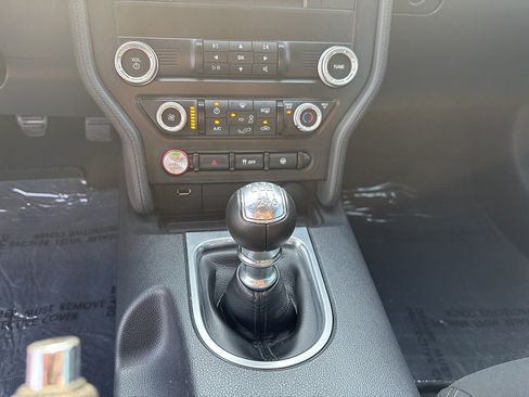Certified 2022 Ford Mustang Coupe RWD image 17