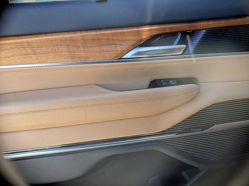 Used 2022 Jeep Grand Wagoneer Series III image 22