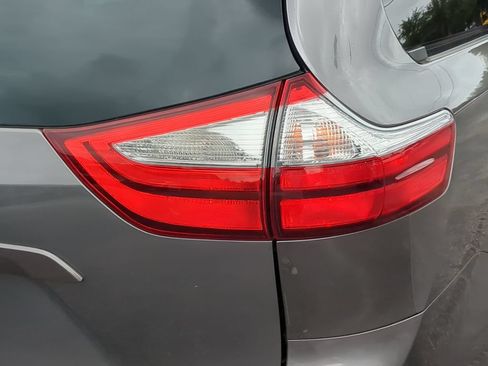 Used 2017 Toyota Sienna LE FWD image 8