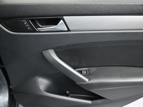 Used 2014 Volkswagen Passat 1.8T Wolfsburg Edition image 32