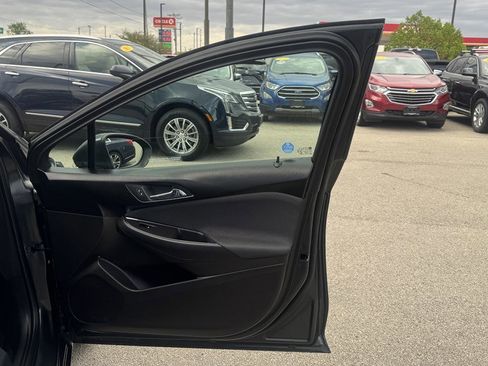 Used 2018 Chevrolet Cruze LT w/ LT Convenience Package image 24