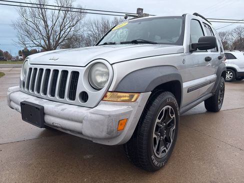 Used 2007 Jeep Liberty Sport image 1