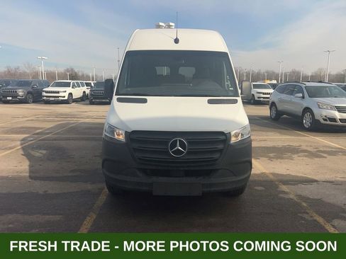 Used 2024 Mercedes-Benz Sprinter 2500 image 2