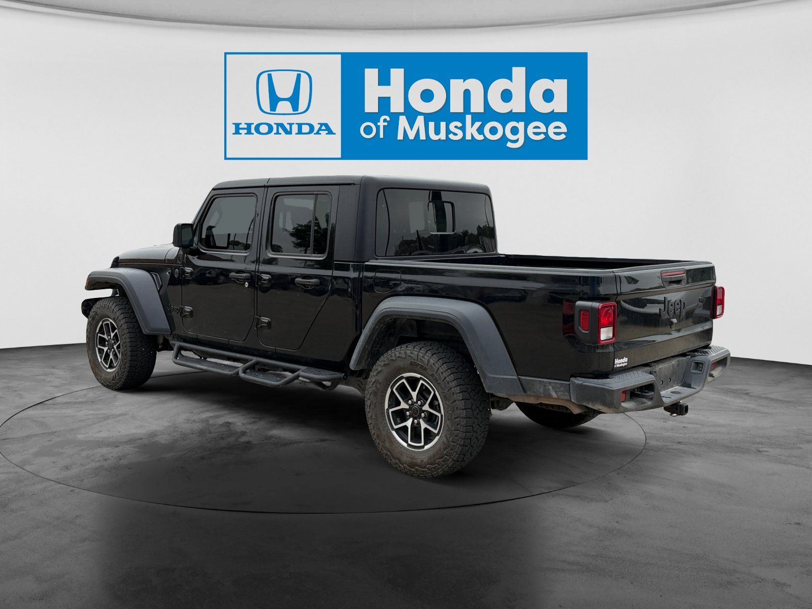 Used 2023 Jeep Gladiator Sport AWD/4WD image 7
