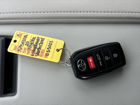 Certified 2025 Toyota Grand Highlander FWD image 31