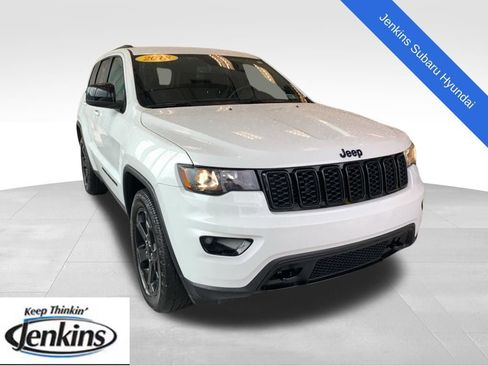 Used 2018 Jeep Grand Cherokee Laredo AWD/4WD image 1