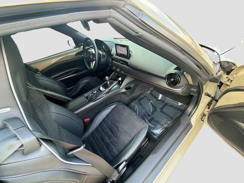 Used 2023 MAZDA MX-5 Miata Club RWD image 28