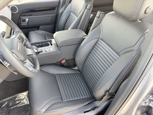 Used 2025 Land Rover Discovery S AWD/4WD image 6