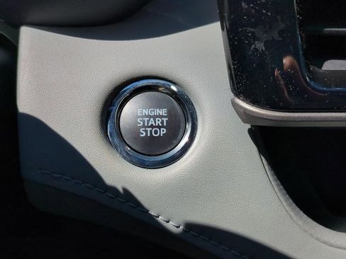 Used 2023 Toyota Highlander XLE image 27