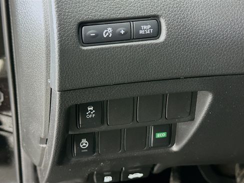Used 2017 Nissan Rogue Sport SV w/ SV All-Weather Package FWD image 16