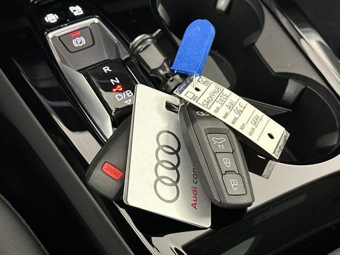 Used 2025 Audi Q6 e-tron Premium w/ Convenience Package image 25