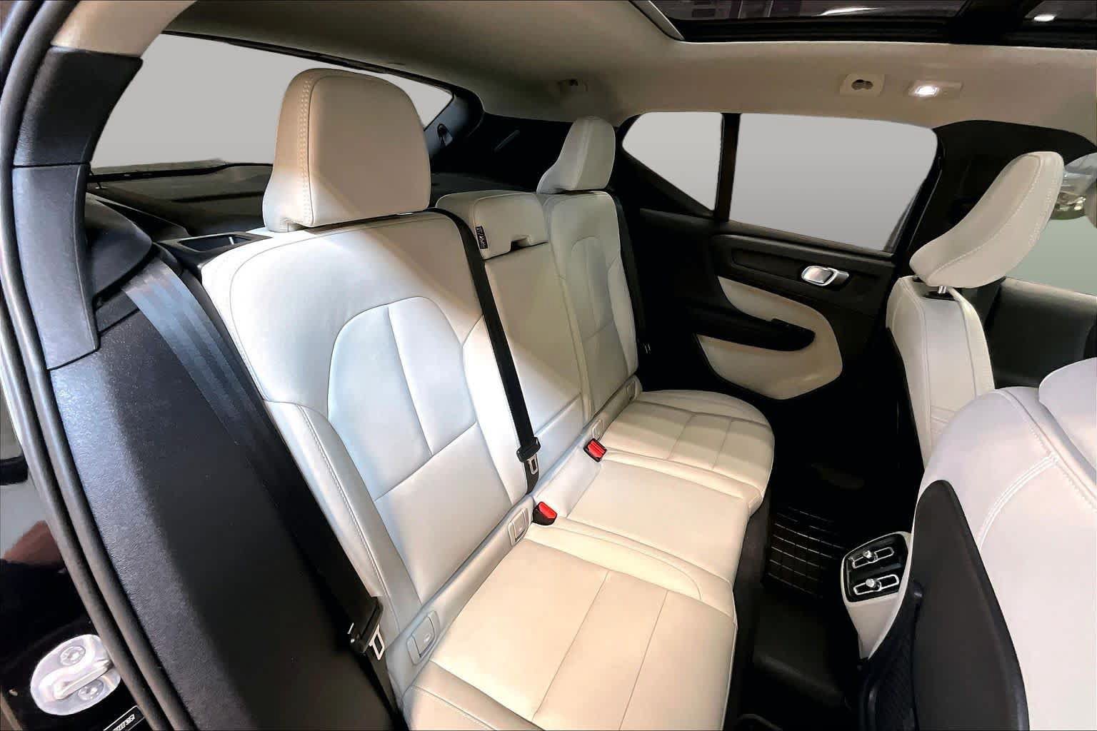 Certified 2024 Volvo XC40 B5 Plus w/ Climate Package AWD/4WD image 19