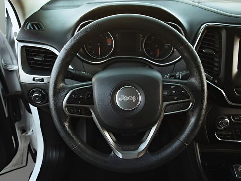 Used 2019 Jeep Cherokee Latitude w/ Popular Appearance Group image 11