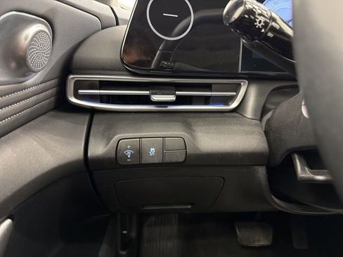 Used 2025 Hyundai Elantra SEL FWD image 17
