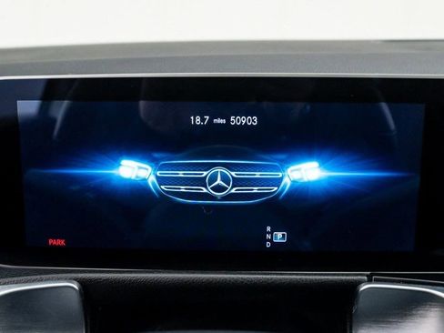 Used 2021 Mercedes-Benz GLB 250 4MATIC w/ Premium Package image 23