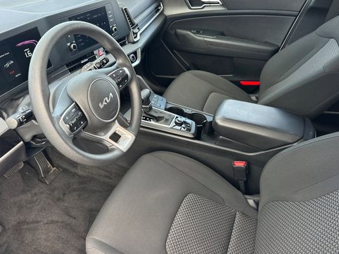 Used 2023 Kia Sportage LX image 10