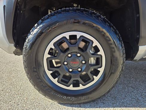 Used 2025 Toyota Tacoma TRD Off-Road image 32