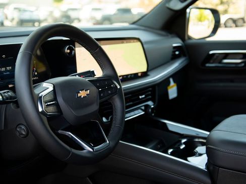 New 2025 Chevrolet Suburban Premier AWD/4WD image 19