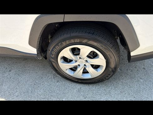 Used 2021 Toyota RAV4 LE AWD/4WD image 25