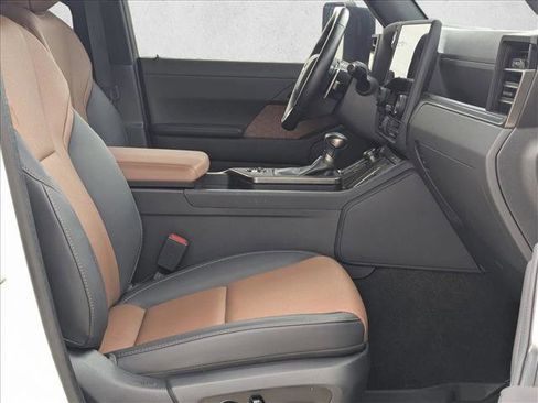 Used 2024 Lexus GX 550 w/ Accessory Package (Z1) image 23