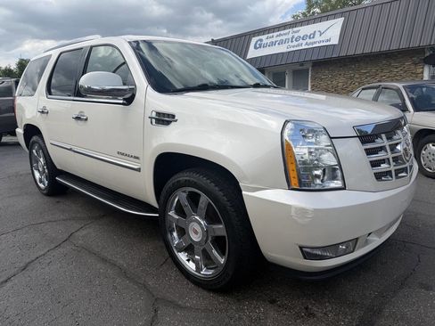 Used 2013 Cadillac Escalade Luxury AWD/4WD image 1