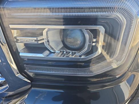 Used 2018 GMC Sierra 1500 SLT image 18