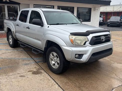 Used 2013 Toyota Tacoma Base image 3