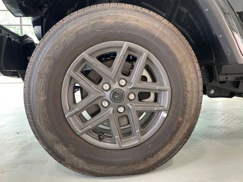 Used 2024 Jeep Gladiator Sport image 13