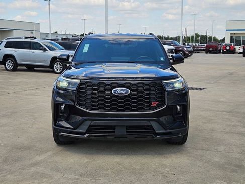 Certified 2025 Ford Explorer ST RWD image 8