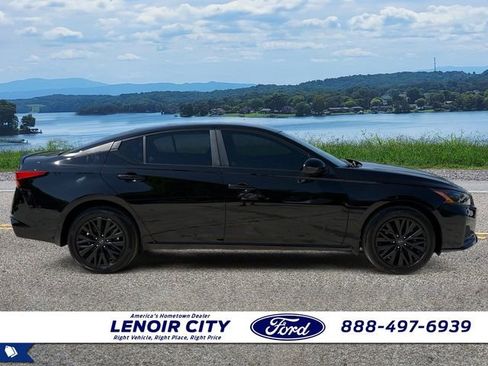 Used 2023 Nissan Altima 2.5 SV w/ SV Premium Package AWD/4WD image 2