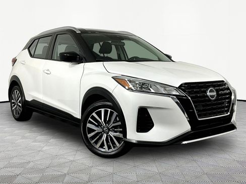 Used 2024 Nissan Kicks SV FWD image 3