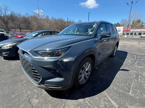 Used 2025 Toyota Grand Highlander FWD image 1