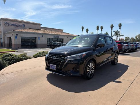 Used 2024 Nissan Kicks SR image 1