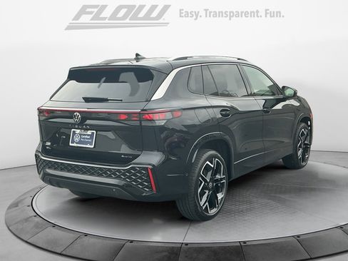 Certified 2025 Volkswagen Tiguan SEL R-Line image 9