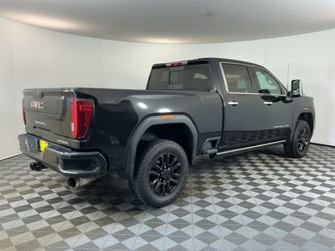 Used 2022 GMC Sierra 2500 Denali w/ Denali Black Diamond Edition image 4