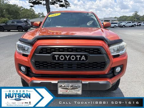 Used 2017 Toyota Tacoma SR5 w/ Tow Package RWD image 3