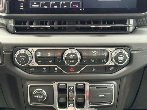 New 2025 Jeep Gladiator Mojave w/ Convenience Group image 18