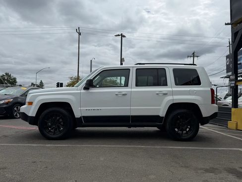 Used 2017 Jeep Patriot Sport w/ Power Value Group FWD image 8