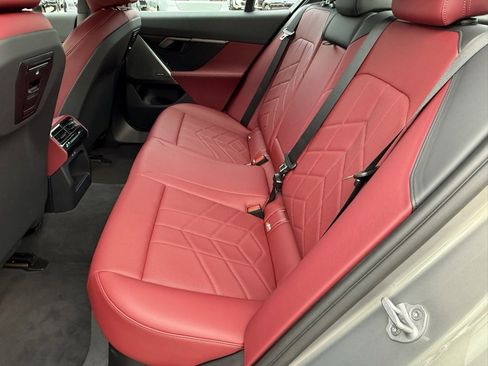 Used 2025 BMW 530i image 31