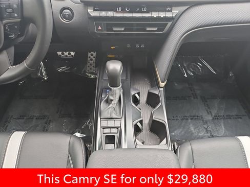 Used 2025 Toyota Camry SE FWD image 31