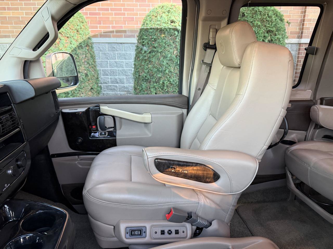 Used 2019 GMC Savana 2500 w/ Enhanced Convenience Package RWD image 28