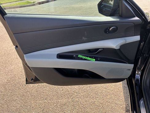 New 2025 Hyundai Elantra Limited image 10