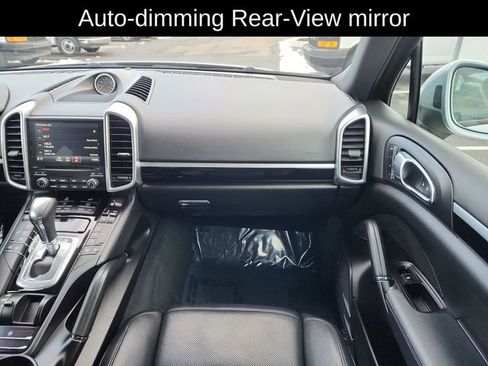 Used 2018 Porsche Cayenne Platinum Edition image 22