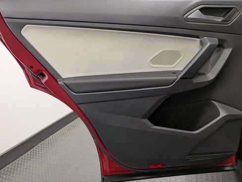 Used 2019 Volkswagen Tiguan SE image 23