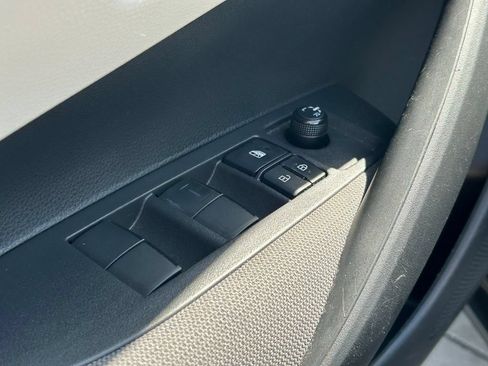 Used 2020 Toyota Corolla LE FWD image 20