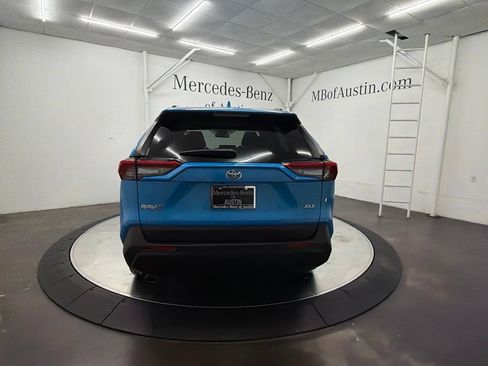 Used 2020 Toyota RAV4 XLE w/ Convenience Package FWD image 5