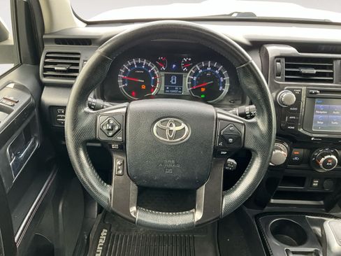 Used 2019 Toyota 4Runner TRD Off-Road Premium AWD/4WD image 12
