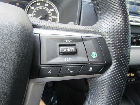 Used 2023 Mitsubishi Outlander SE image 40